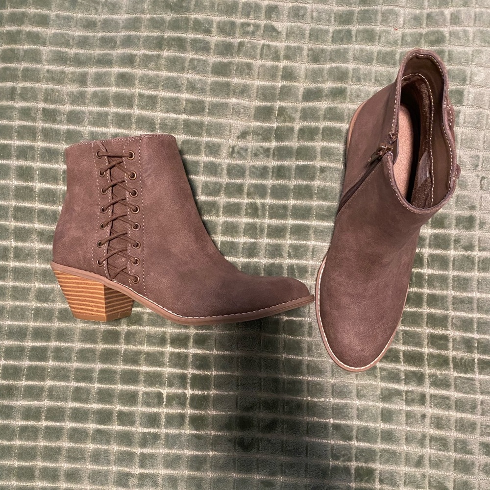 Size 7 brand new without tags